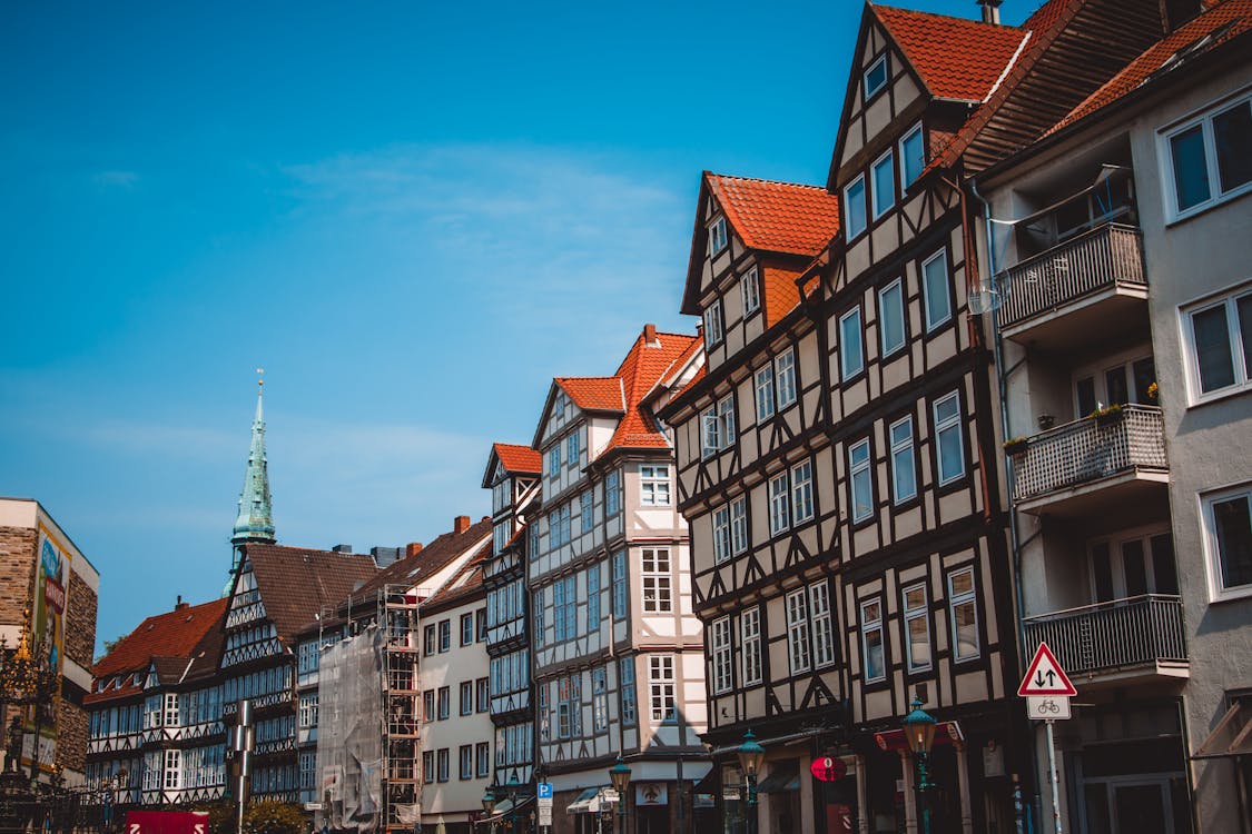 Presenting at Tech Conferences in Germany: Short-Term Business Visa Requirements for Corporate Speakers